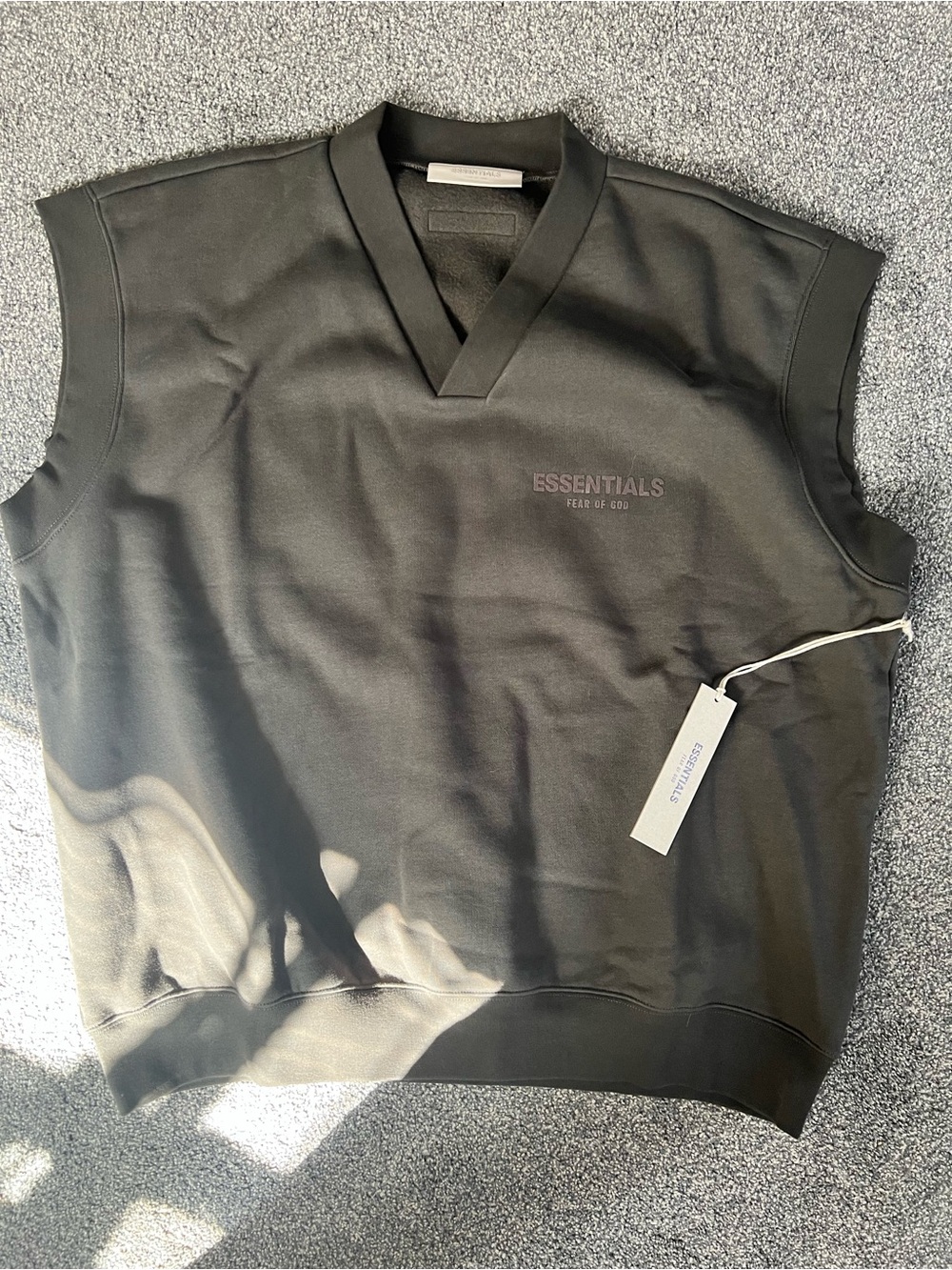 ESSENTIALS Fear of God Off Black Sleeveless V-Neck Sweatshirt Vest